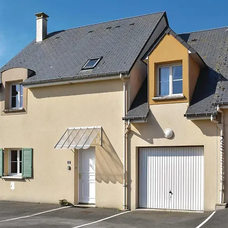 4 Bedroom Cozy In Port-en-bessin-huppain Holiday home Huppain